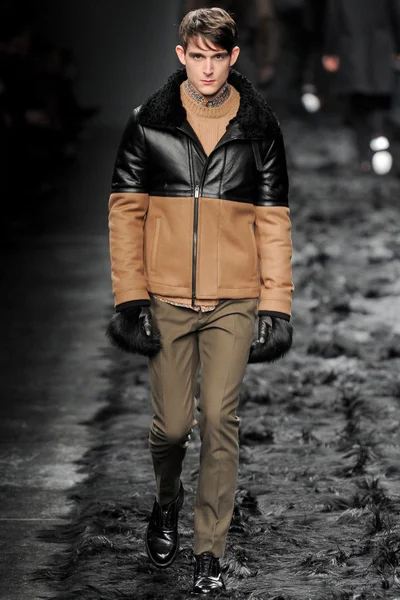 Look 19